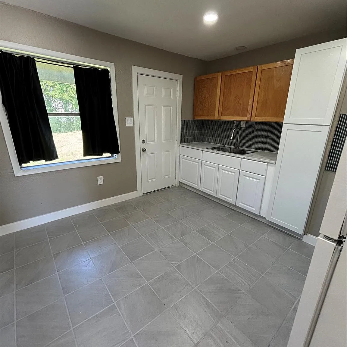 2 bed, 1.0 bath, 696 sqft, $1,350 — Photo 4