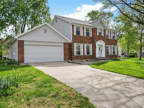 3rd image of 842 Ridgetop Cir