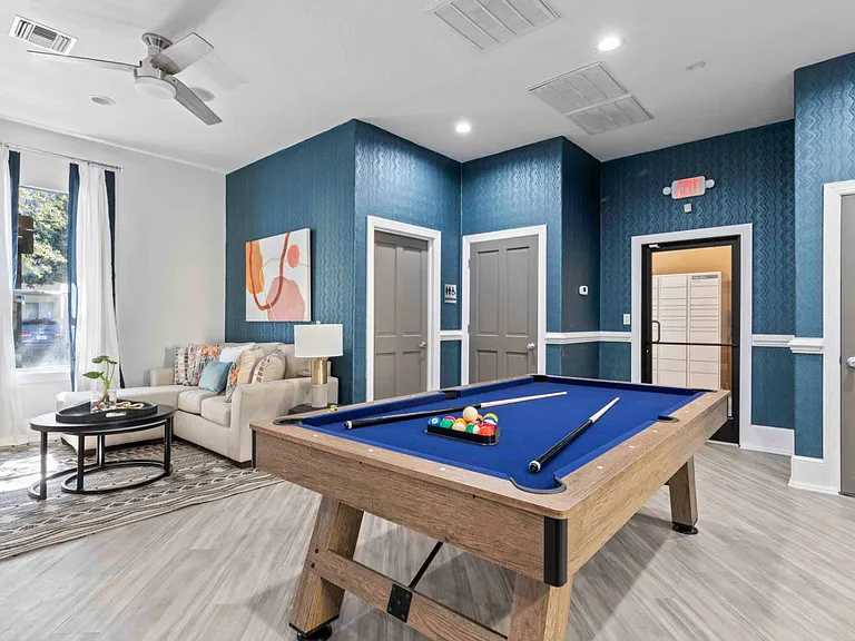 Elan Apartments — Photo 23