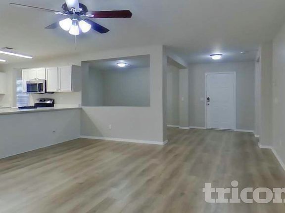 3rd image of 12601 W Pershing St