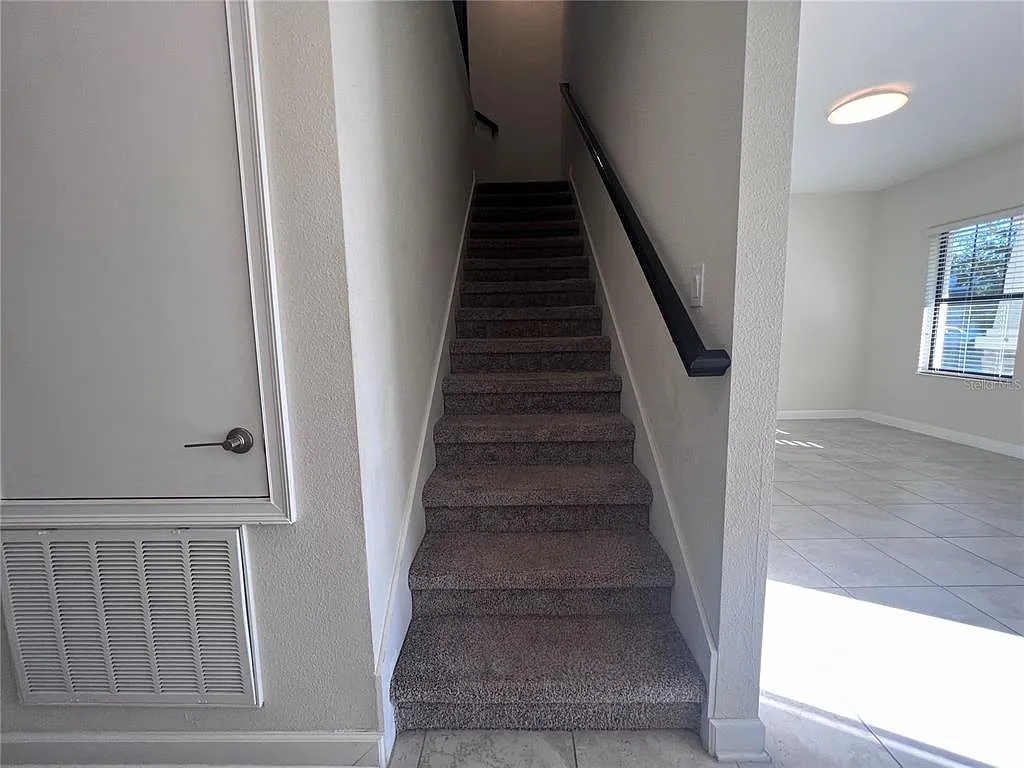 4 bed, 2.5 bath, 2803 sqft, $3,500 — Photo 3