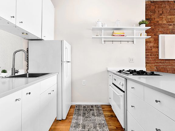 2nd image of 786 Washington Ave APT 2FR