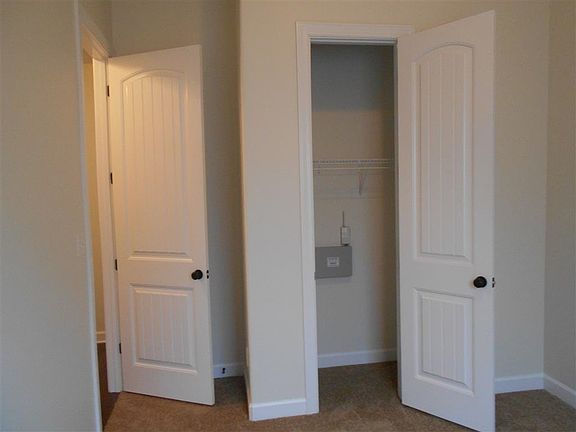 5th image of 2725 Creekside Dr