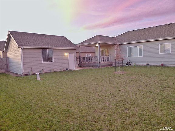 3rd image of 832 Joanie Ln