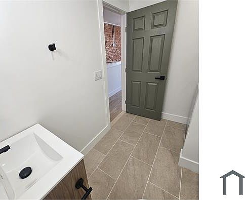 3rd image of 6136 Chancellor St #B