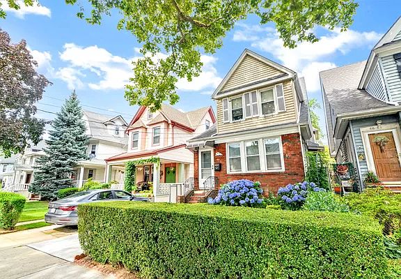 4th image of 86-57 110th St