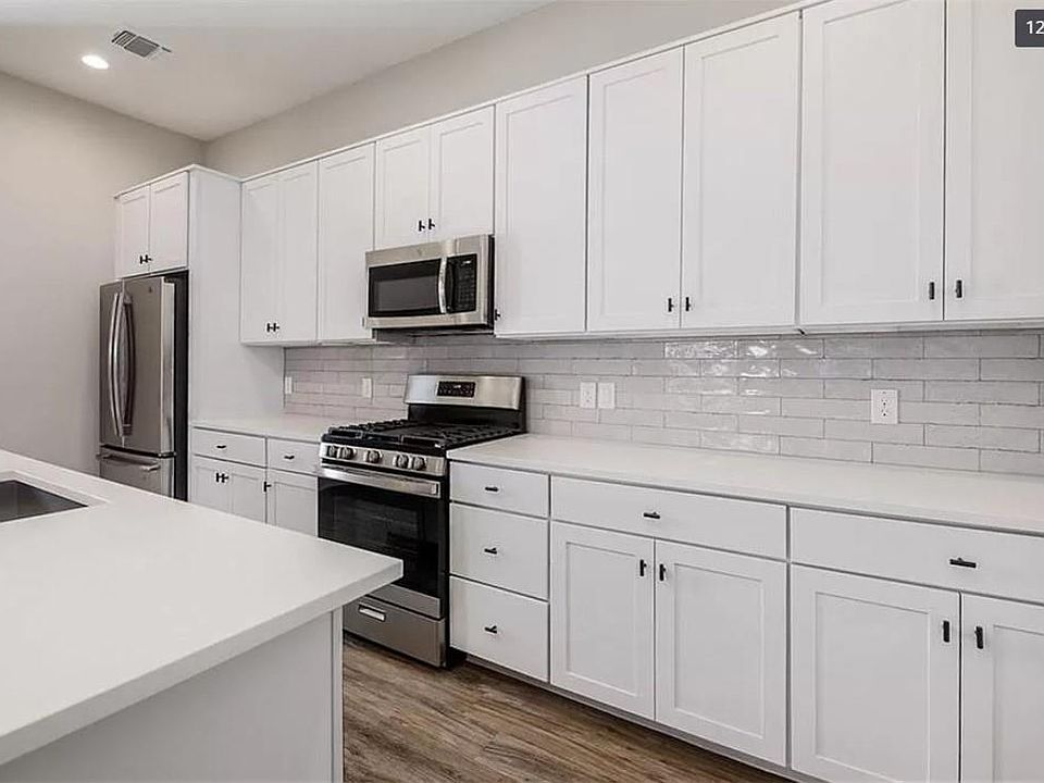 1st image of 3809 Valley View Rd #16