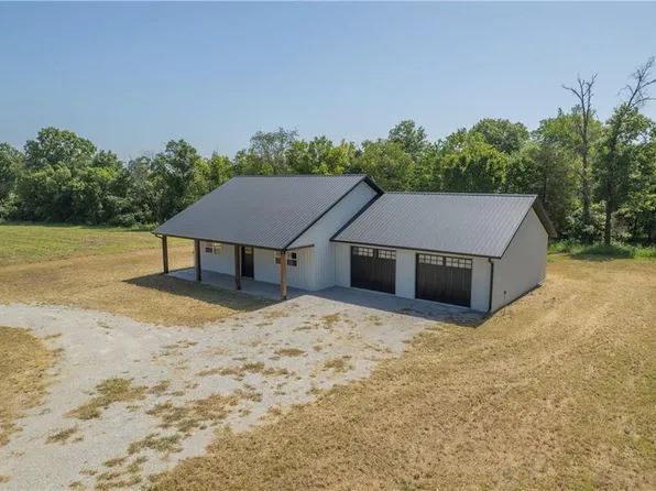 17707 S 2200th Rd, Nevada, MO 64772