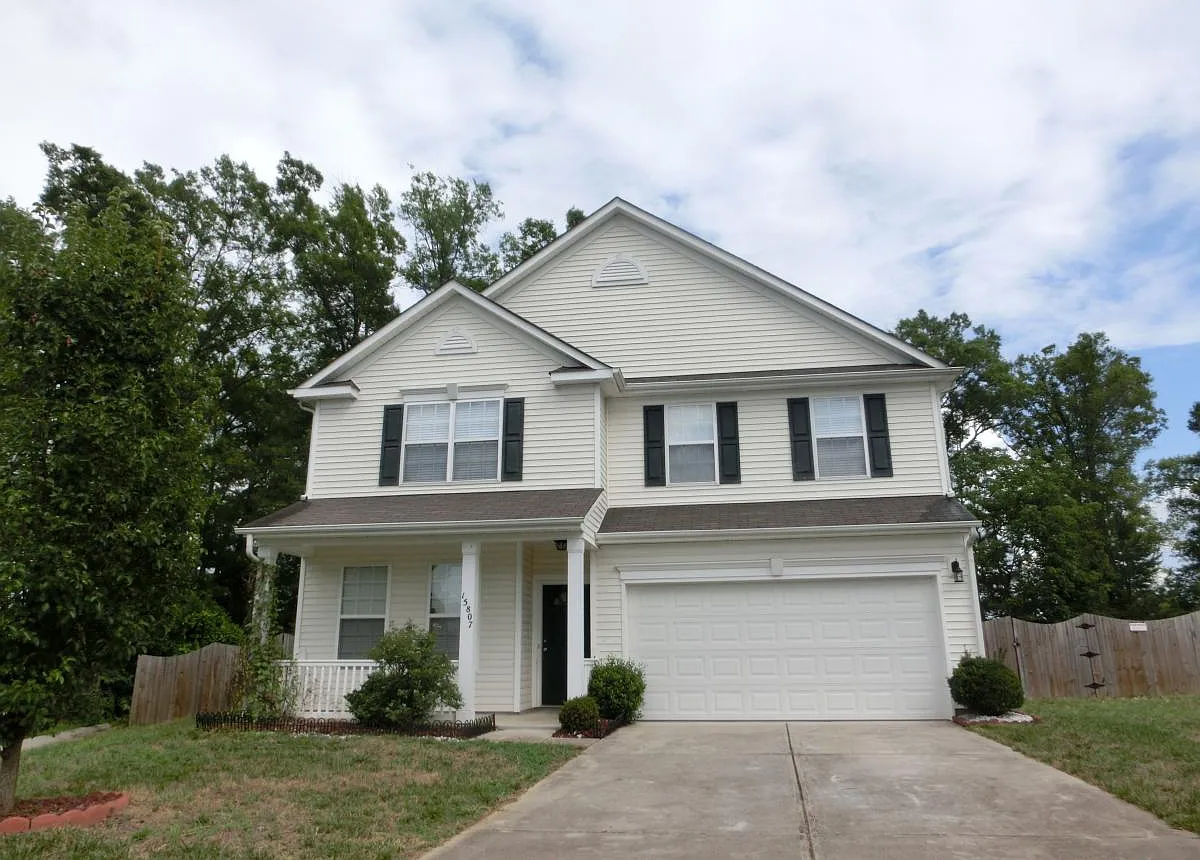 4 bed, 2.5 bath, 2540 sqft, $2,800 — Photo 3