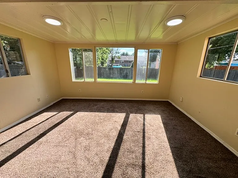 1004 Penn Ln — Photo 11
