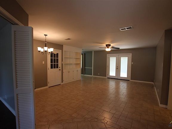 3rd image of 2930 Williamsburg Dr