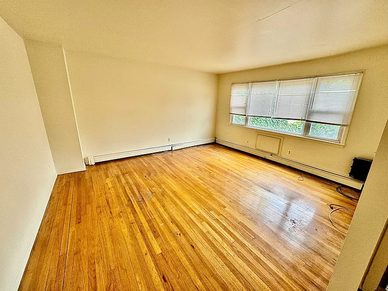 33 W 56th St #1 — Photo 2