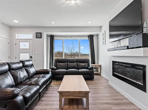 8046 Kiriak Line SW, Edmonton, AB T6W 4V2