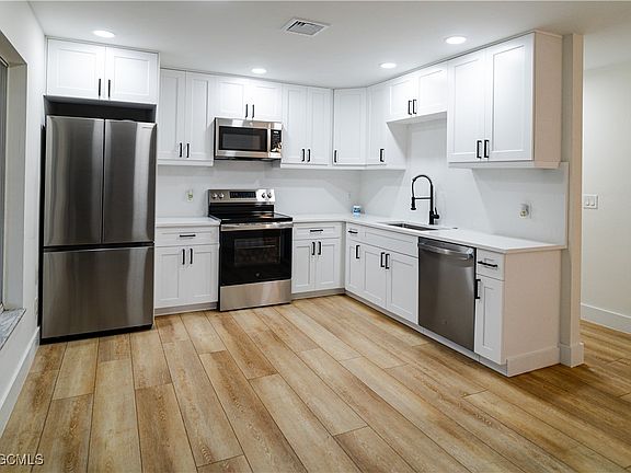 5th image of 4100 29th Pl SW