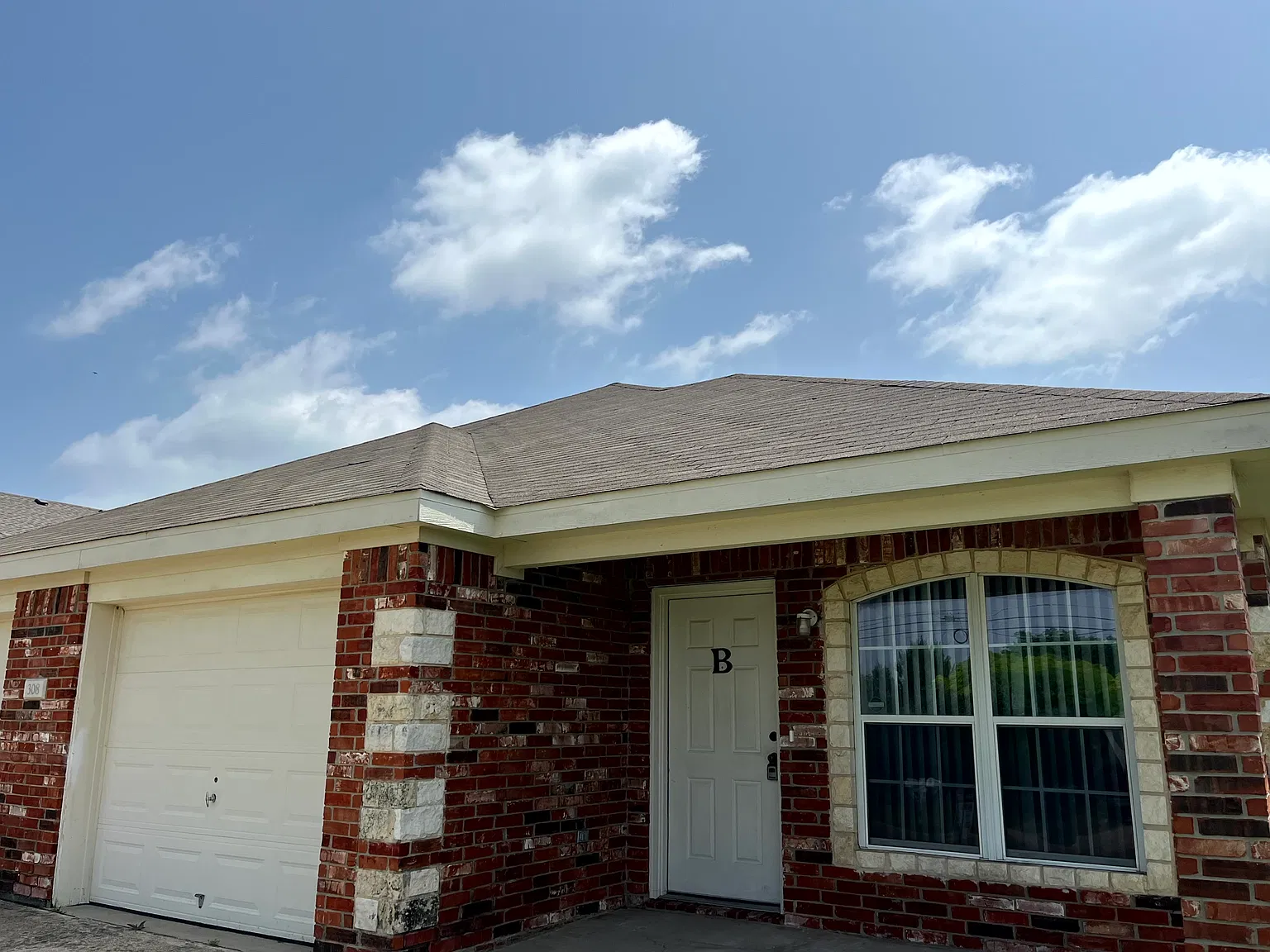 3 bed, 1281 sqft, $1,100 — Photo 1