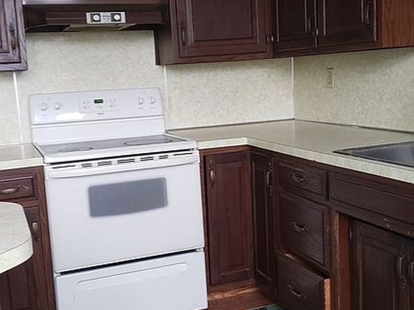 225 N Washington St, Pennville, IN 47369