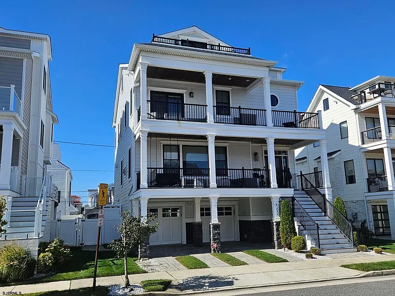 102 S Essex Ave — Photo 3