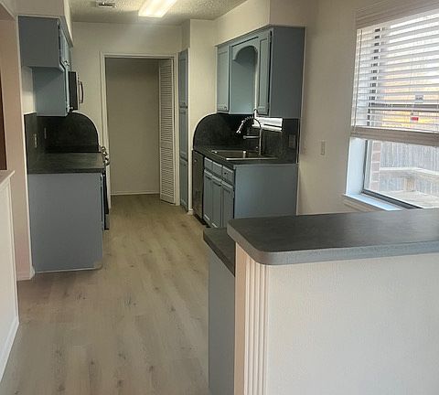 3rd image of 317 Sunnyview Dr