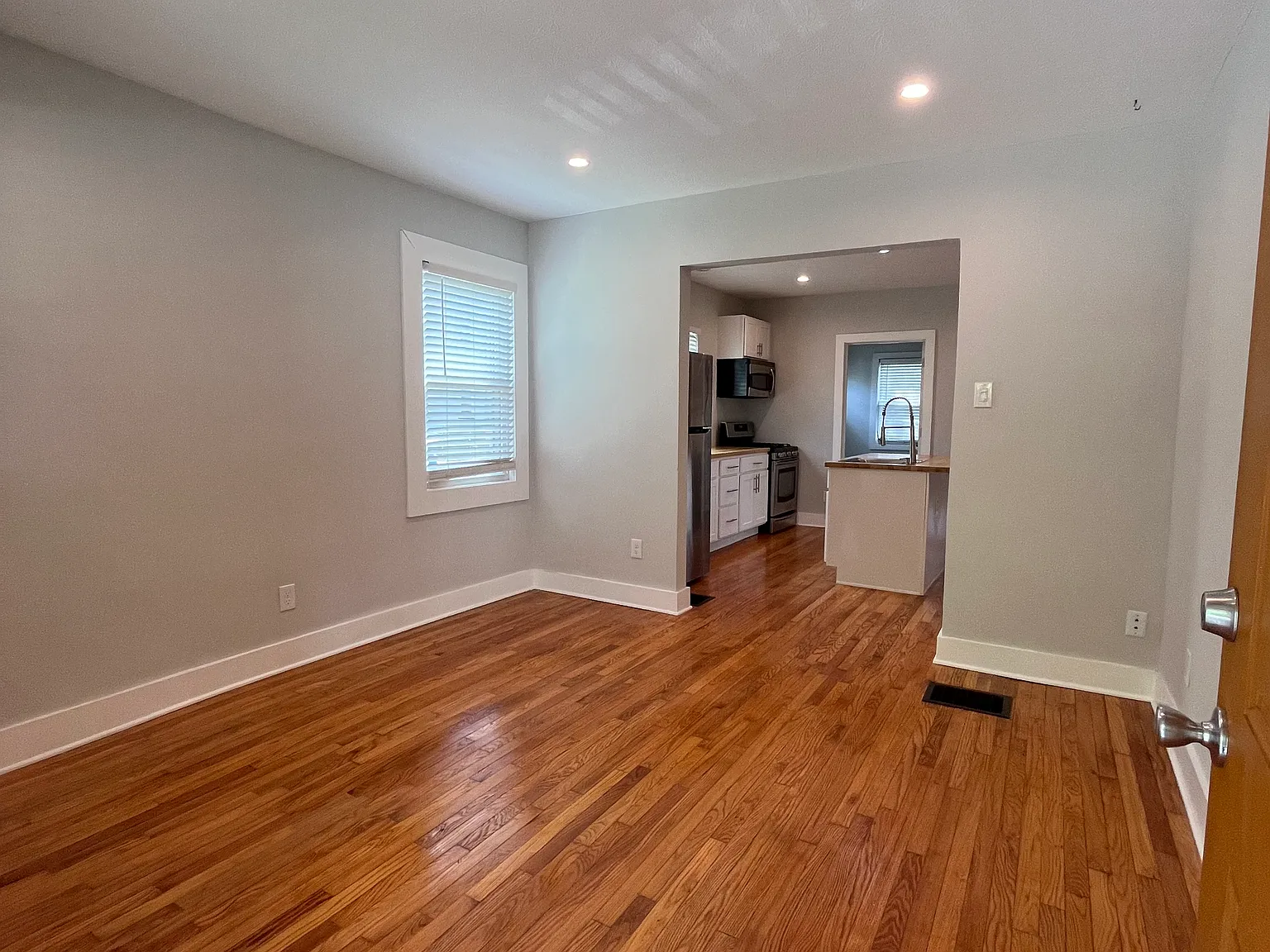 2 bed, 800 sqft, $1,650 — Photo 3