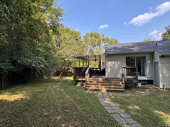2nd image of 1801 Meadow Cliff Dr