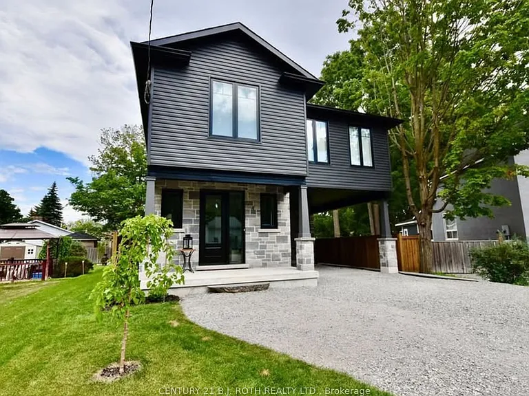 4 Centre St — Photo 17