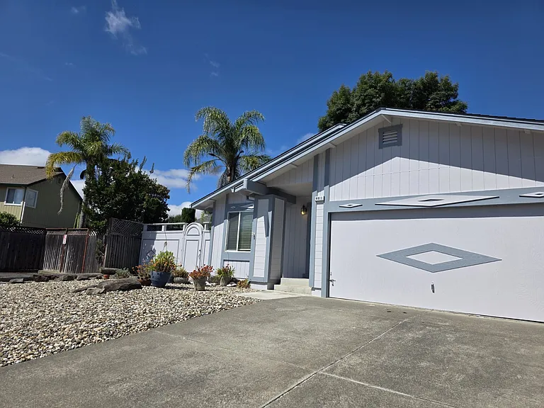4611 Harmony Pl — Photo 2