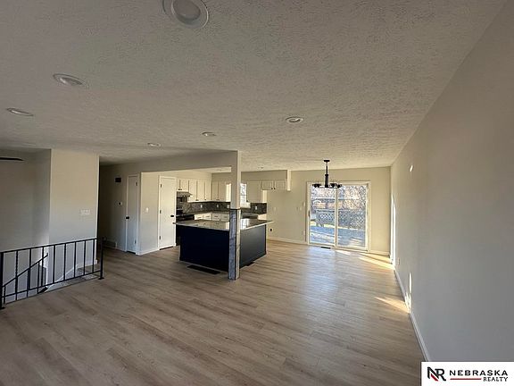 3rd image of 5412 N Oaks Blvd
