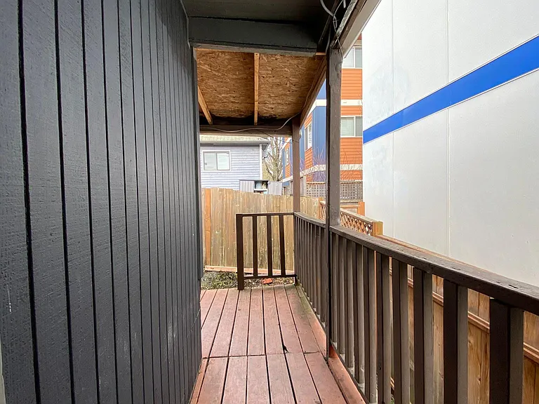 2310 E Madison St — Photo 27
