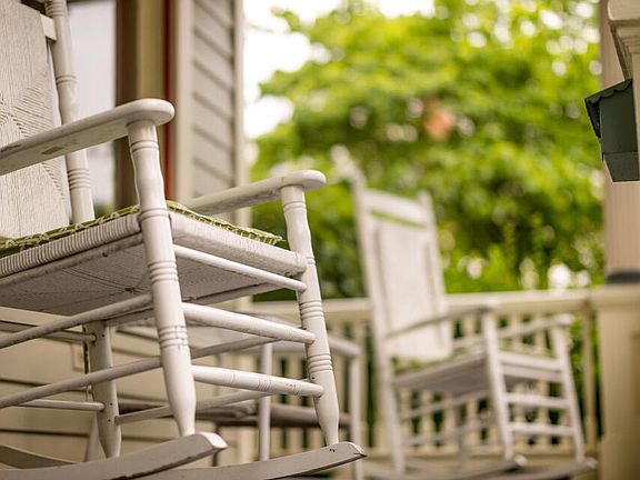 4th image of 900 E Walnut Street