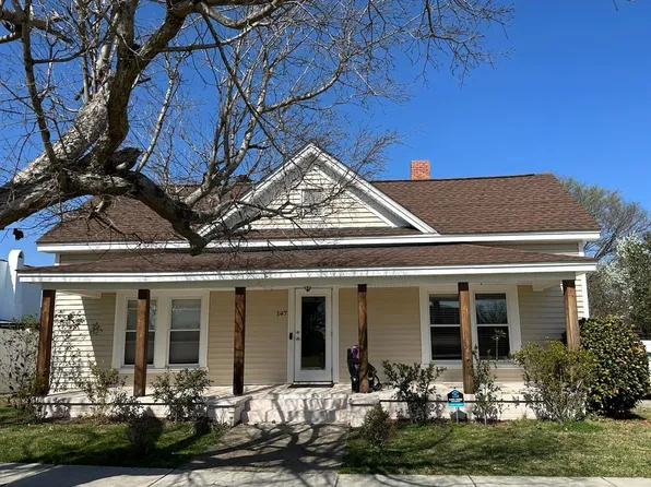 147 E Main St, Coats, NC 27521