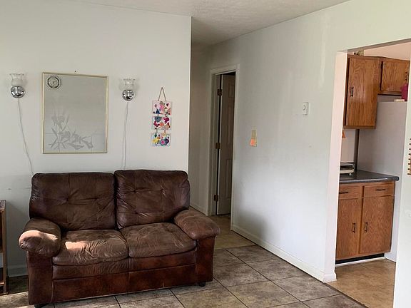 2nd image of 139 Valley View Dr