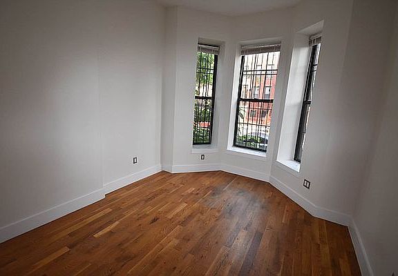 2nd image of 673 Quincy St #3