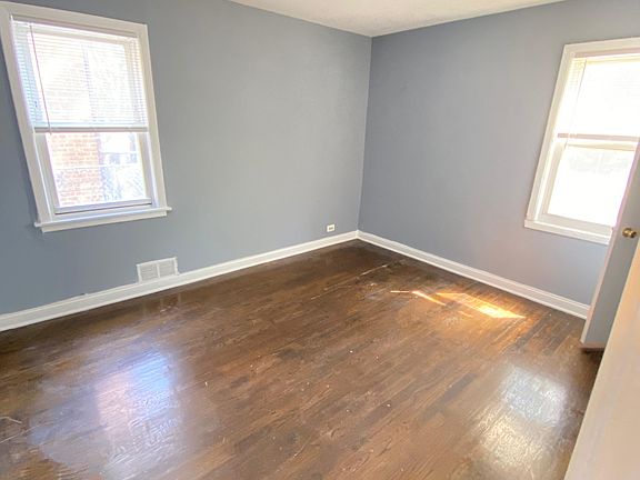 4th image of 9949 S Bensley Ave