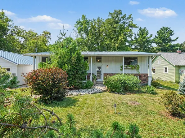 813 N Hamilton St, Saint Croix Falls, WI 54024