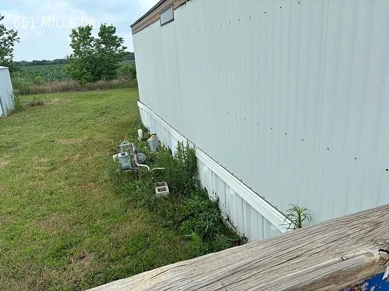 661 E Mills Dr — Photo 18