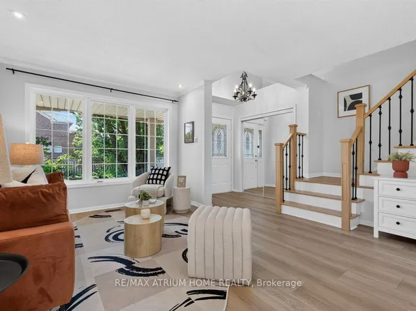 2293 Oakhaven Dr, Oakville, ON L6M 3Y9