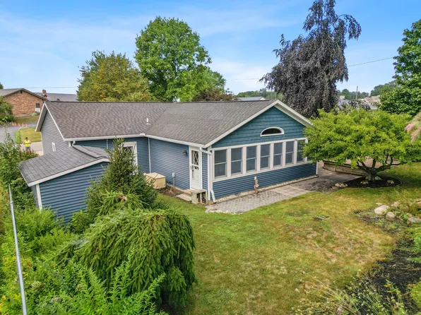 716 N Valley Ave, Fremont, MI 49412
