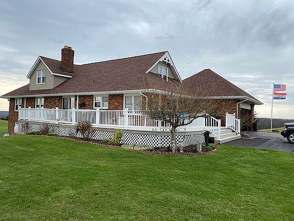 Deck with hot tub east side