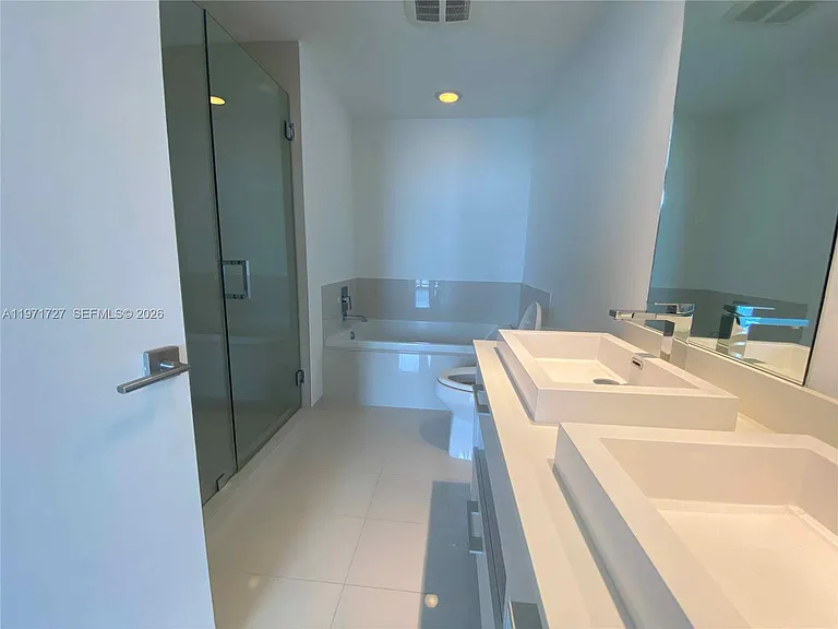 45 SW 9th St #3703 — Photo 34
