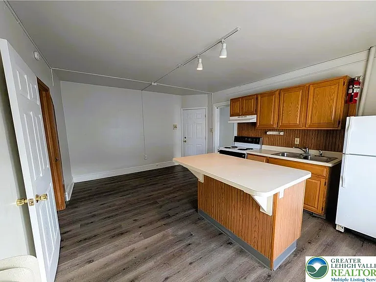 168 W Main St #3F — Photo 5