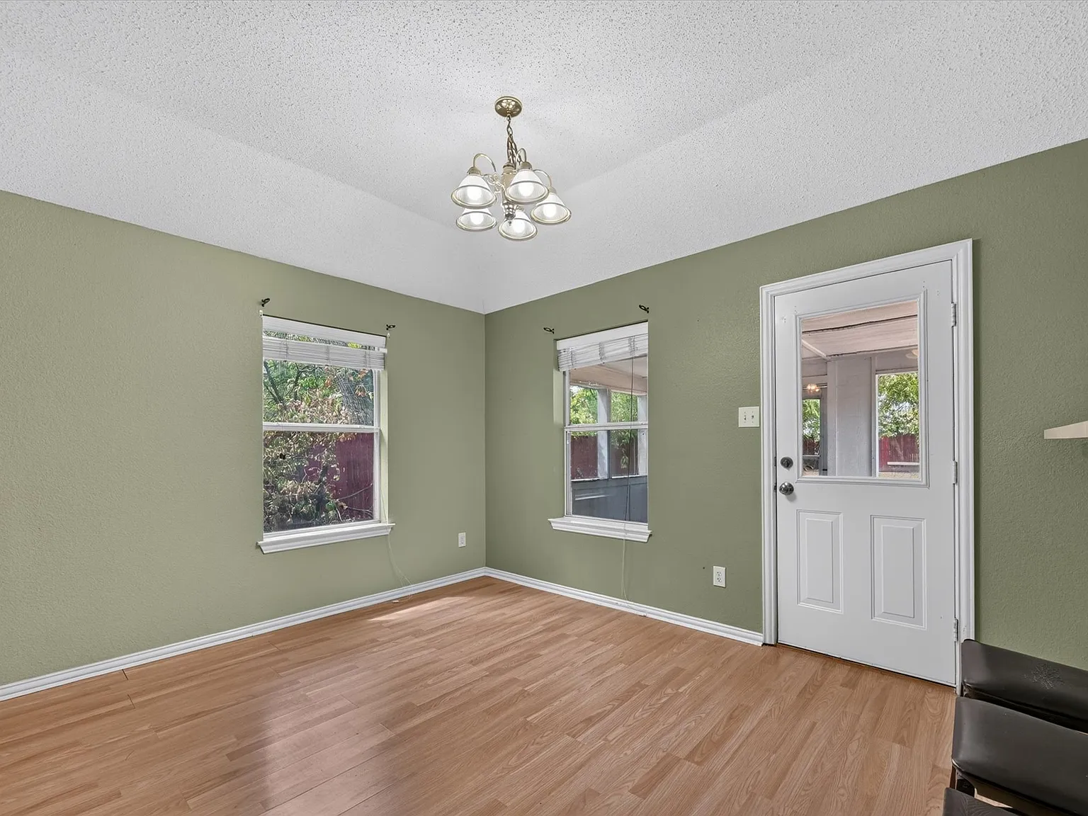 3 bed, 1472 sqft, $2,100 — Photo 2