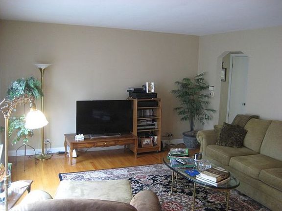 2nd image of 130 Ann St