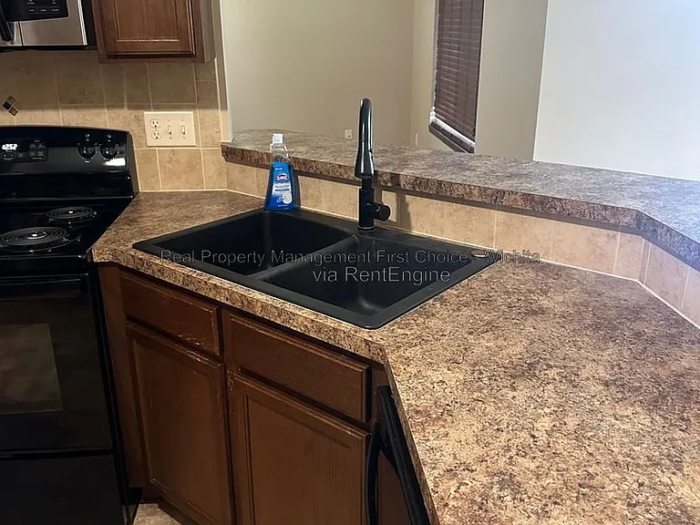 1548 W Hickory St — Photo 5