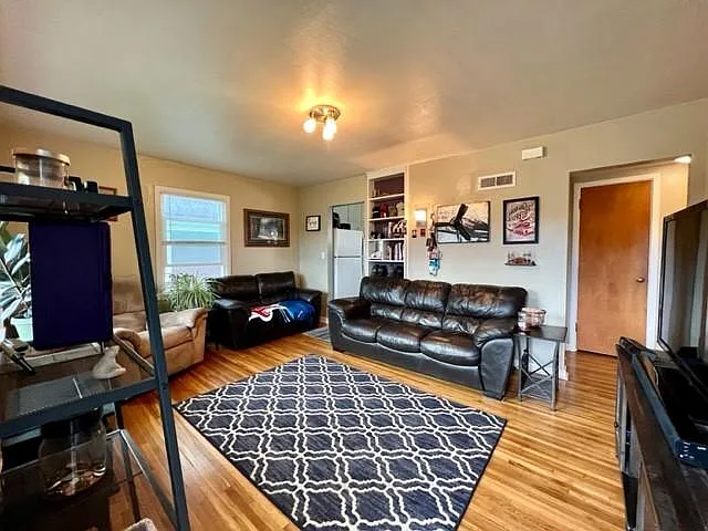 2 bed, 720 sqft, $1,600 — Photo 4