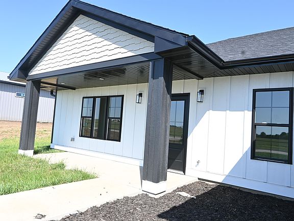 3rd image of 210 Robin Ln