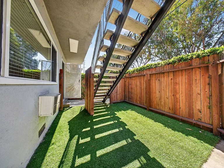 11330 Ohio Ave — Photo 10