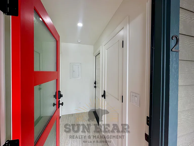 207 Robin Dr — Photo 1