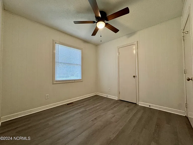 219 Stratford Rd — Photo 14