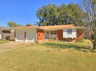 208 Bellaire Dr, Moore, OK 73160