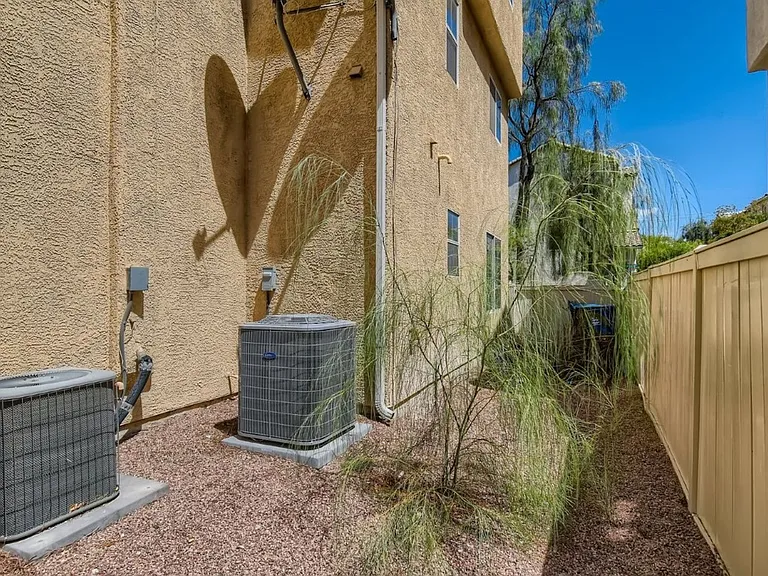 4782 Manderston Ct — Photo 12
